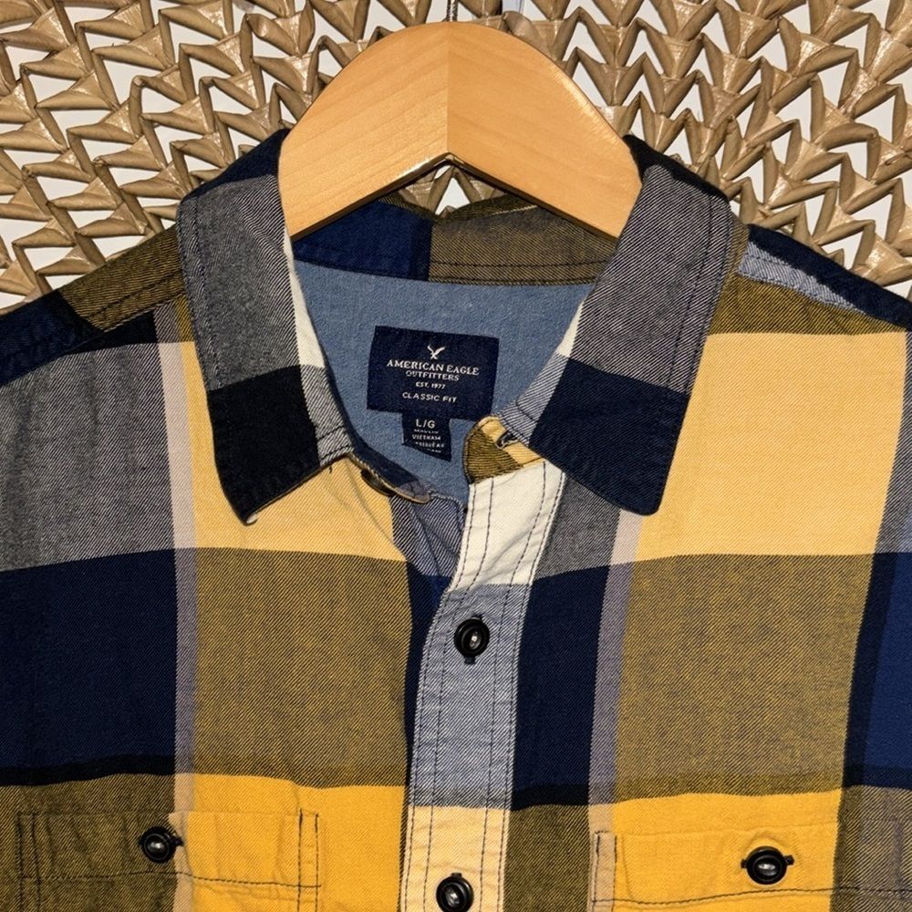 American Eagle navy gold and cream flannel size large - Picture 2 of 4
